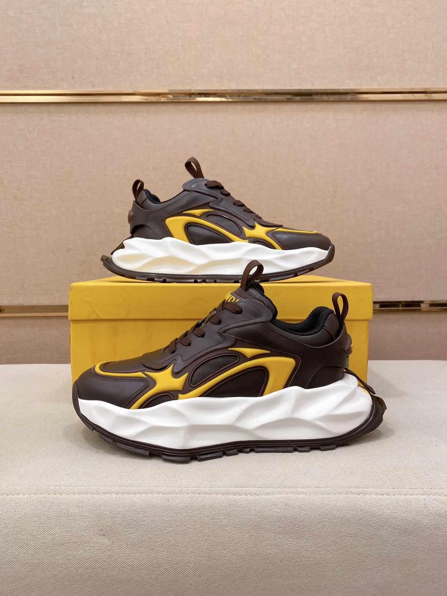 Factory price 580💰 FENDI new model (Fendi) official website 1:1 copy 👊🏻Upper 🇮🇹Imported cowhide🇩🇪Inside imported breathable mesh lining. The original outsole is molded to reflect the identity of every man, and the upper foot is elegant and stable🚶🏻🚶🏻The high-end custom counter original replica📯The shoe last remains unchanged regardless of wind and rain, and can withstand the verification of time🔍️,🔵 Size: 39-45. Can be customized 38-46 non-refundable and non-exchangeable!